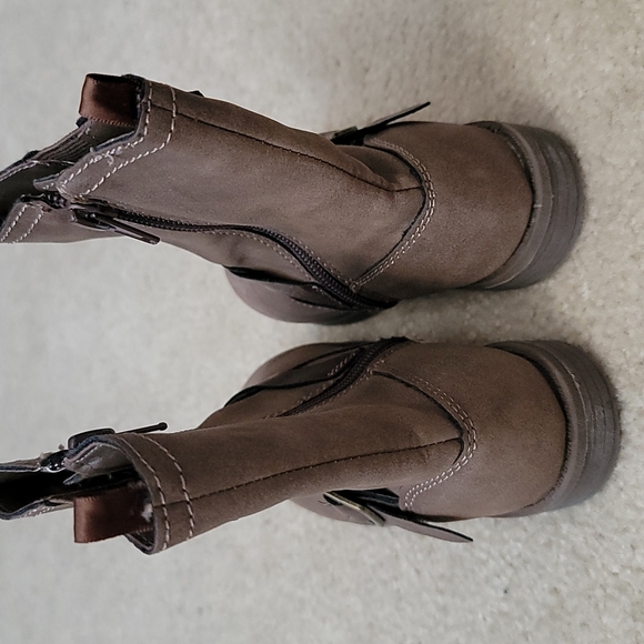 Carter's boots - Picture 4 of 5